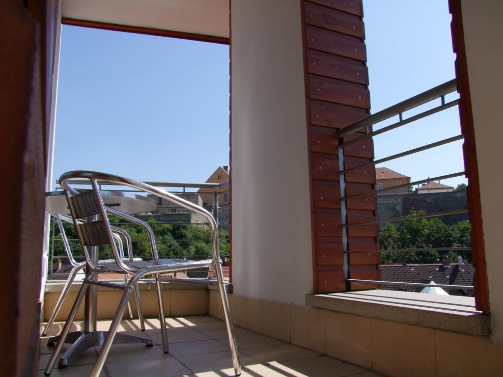 Minaret Apartman Эгер Номер фото